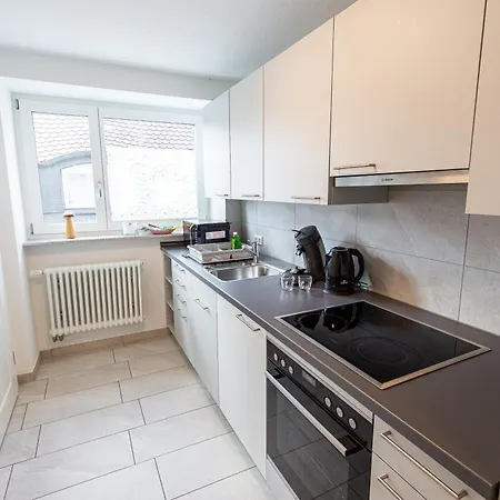 Haus Wendelgard I Zentrale Lage I Parkplatz I Ganze * Friedrichshafen