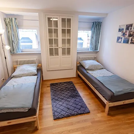 Haus Wendelgard I Zentrale Lage I Parkplatz I Ganze * Friedrichshafen